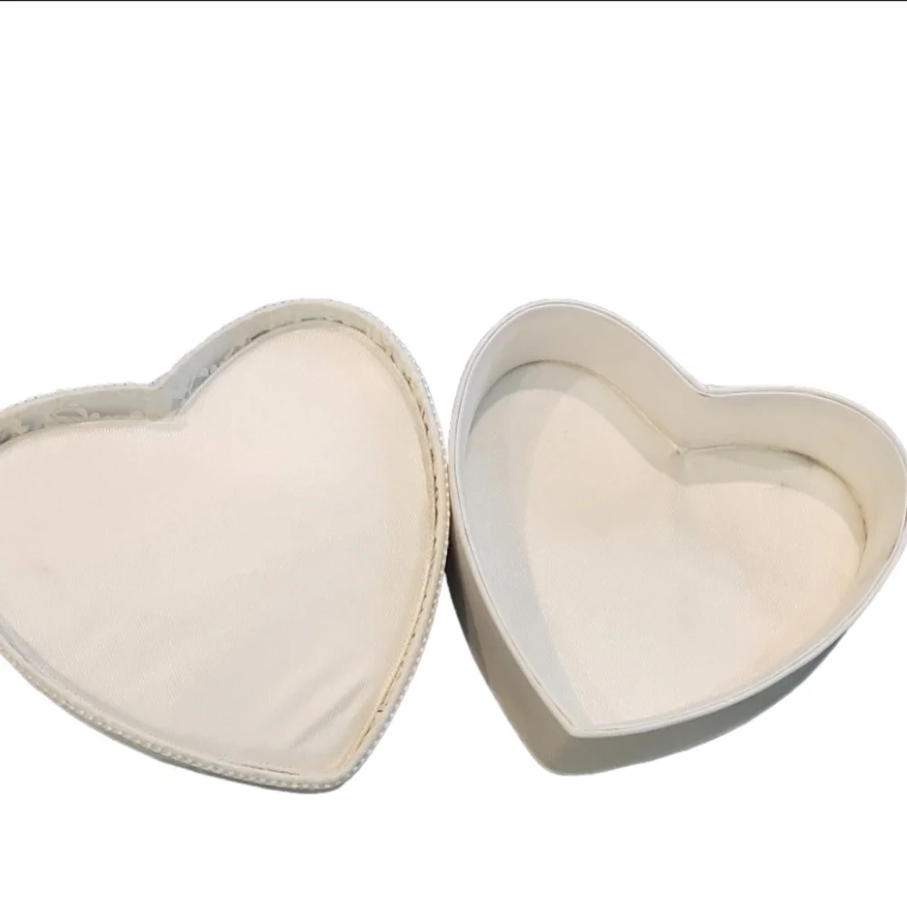 𝅺HEART Shaped Padded Lace Gift Box